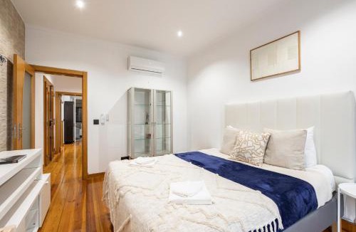 Sao Jose House | Cozy 3BR-Sleeps 8 wAC Patio Near Av Liberdade