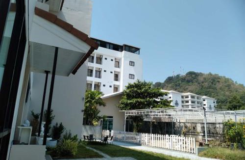 Talat Yai Hotel | ขุนโลหะ K̄hun loh̄a