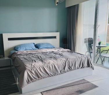 Karon Apartment | CHIC Beautiful apartment by the seaside, terrace, pool, free gym