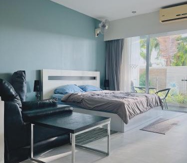 Karon Apartment | CHIC Beautiful apartment by the seaside, terrace, pool, free gym