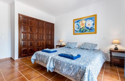 Alporchinhos Villa | Superb Carvoeiro Villa Villa Alegria Do Sul 7 Bedrooms Pool & Sun Terrace