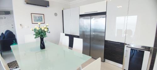 Praia da Luz Villa | Casa do Mar - Luxurious Villa with Swim Spa & sea view