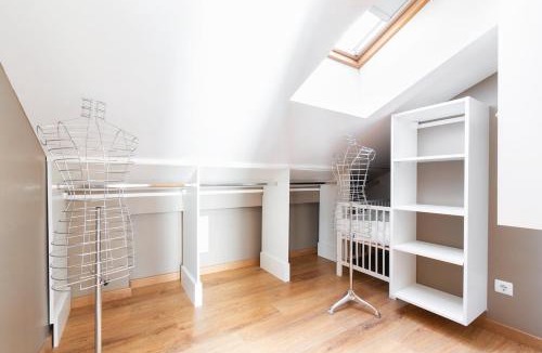 Santo Antonio Apartment | Exquisite Townhouse in Lisbon City Center- PRIVATE GARAGE & TERRACE