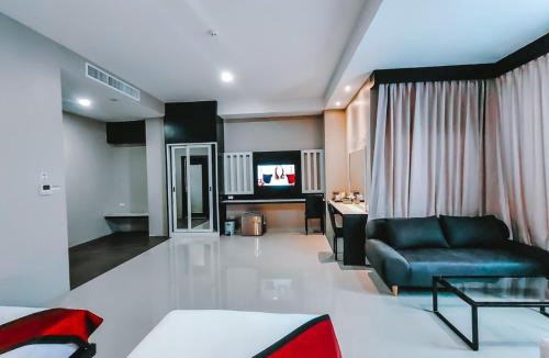 Talat Hotel | The Harbour Front Hotel