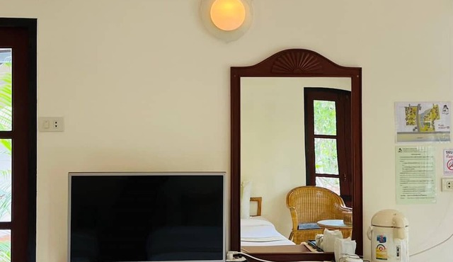 Suan Bankrut Beach Resort in Bang Saphan