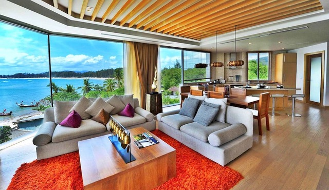 Luxurious Seafront 2 brm Penthouse with Spectacular views / unique design