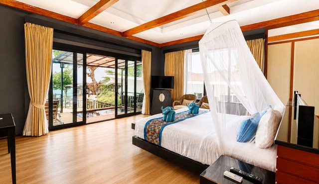 Phi Phi Long Beach Resort & Villa