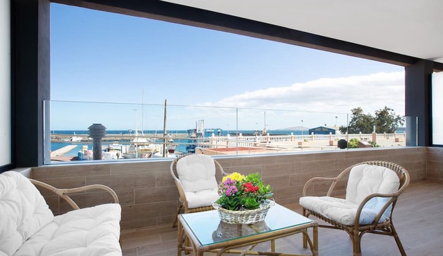 Apartment "La Casita del Muelle" with Sea View, Terrace, Balcony & Wi-Fi in Taliarte