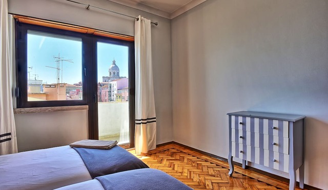 Apolónia 7F