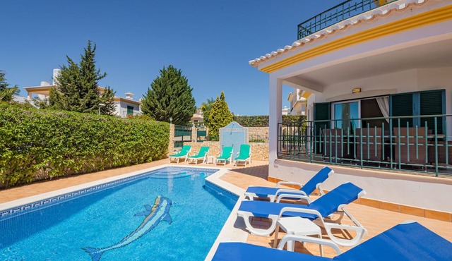 Villa Kelisia - A spacious 4 bedroom, 5 bathroom villa with private pool