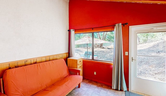 Private home with peek-a-boo Yosemite views - near outdoor recreation in Jamestown