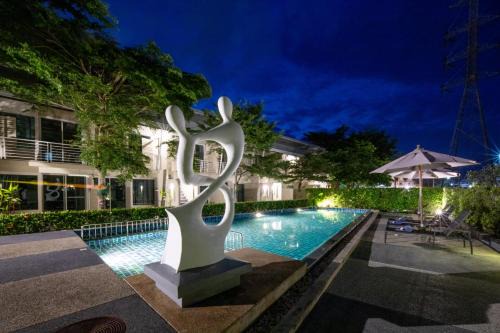Impress Resort, Phuket - Free scheduled shuttle to Bang Tao Beach in Thalang