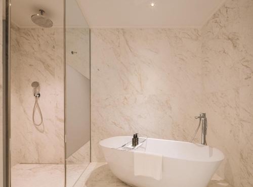 MYTHIC SANA Downtown Suites
