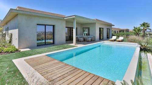 Brand New Waterfront Villa with pool
